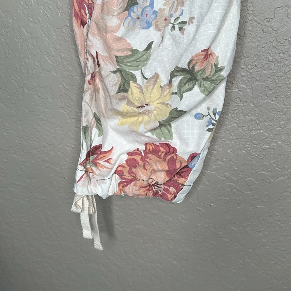 Y2K style Lucky Brand crop floral cargo pants - Picture 4 of 13